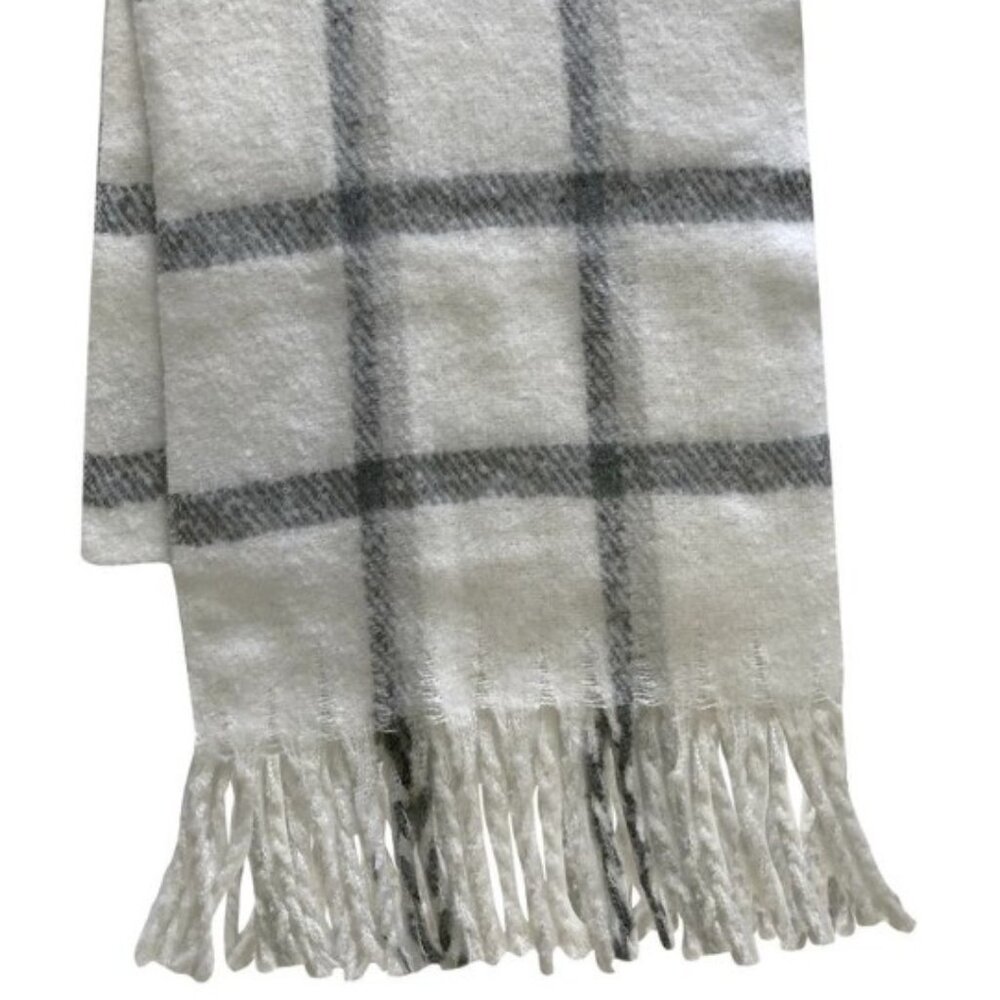 Igloos White Gray Plaid Boucle Noodle Shaw Winter Scarf